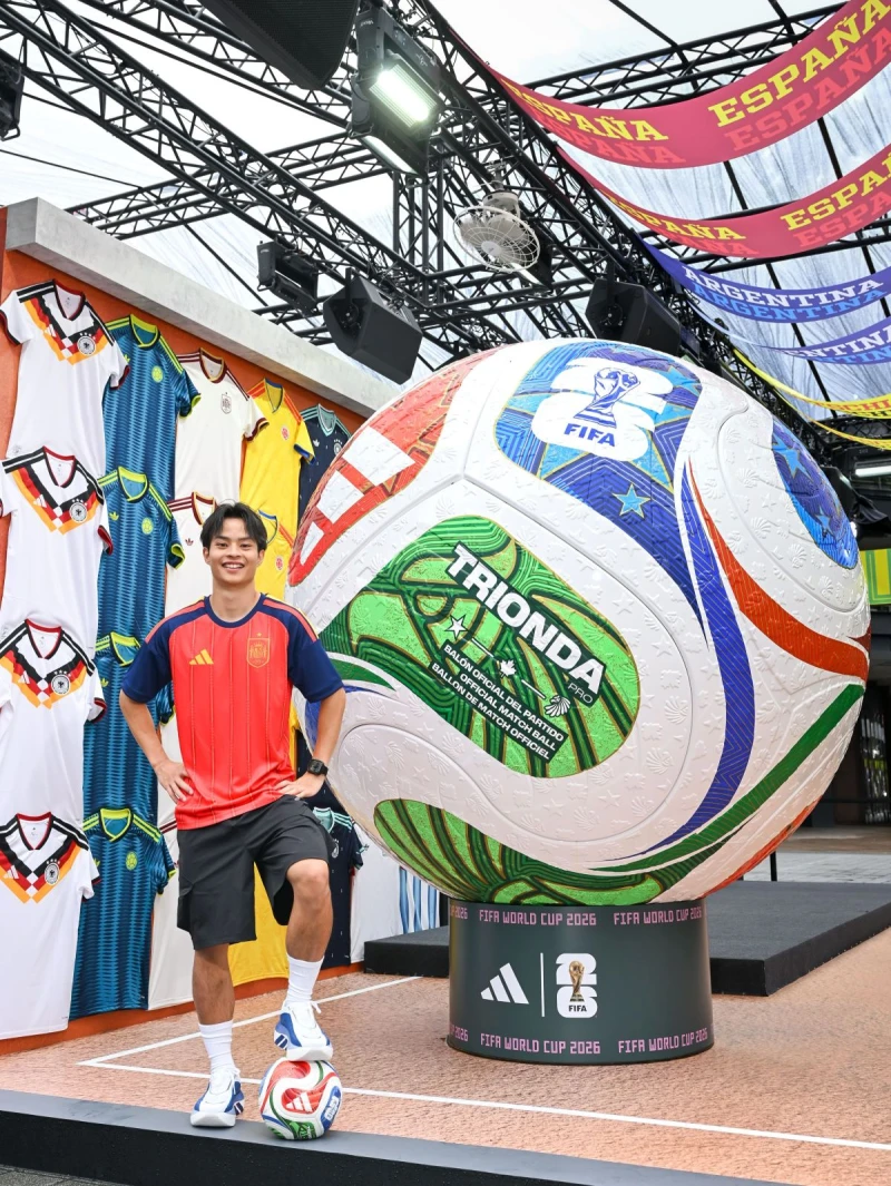 旅西球星袁永誠號召足球迷走進Adidas 2026 Fifa 世界盃足球街區感受世界盃熱潮。官方提供