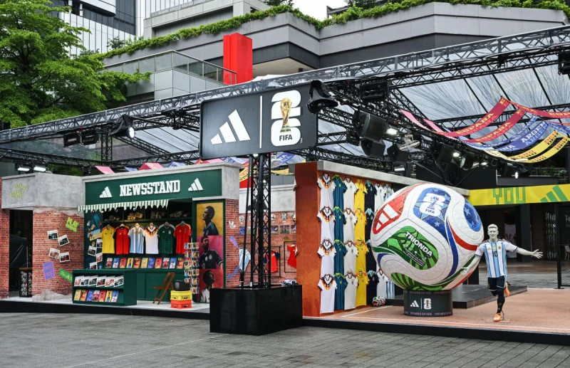 adidas 2026 Fifa世界盃足球街區盛大登場即日起至7月2日在台北香堤大道廣場登場。官方提供
