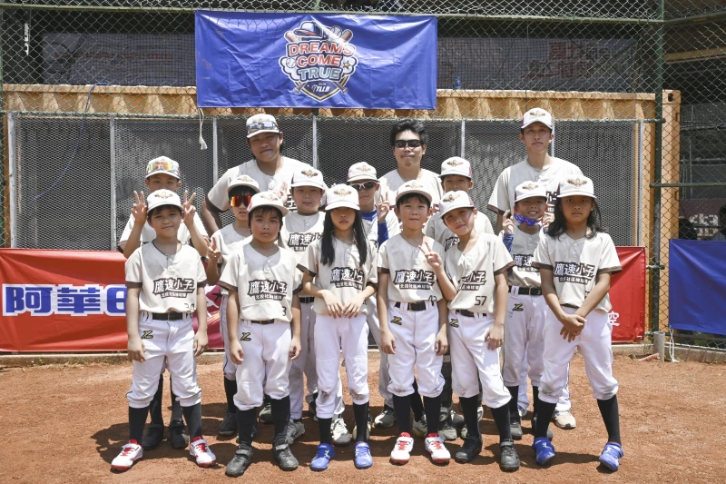 鷹速小子輕鬆過頭關。台灣世界少棒聯盟提供