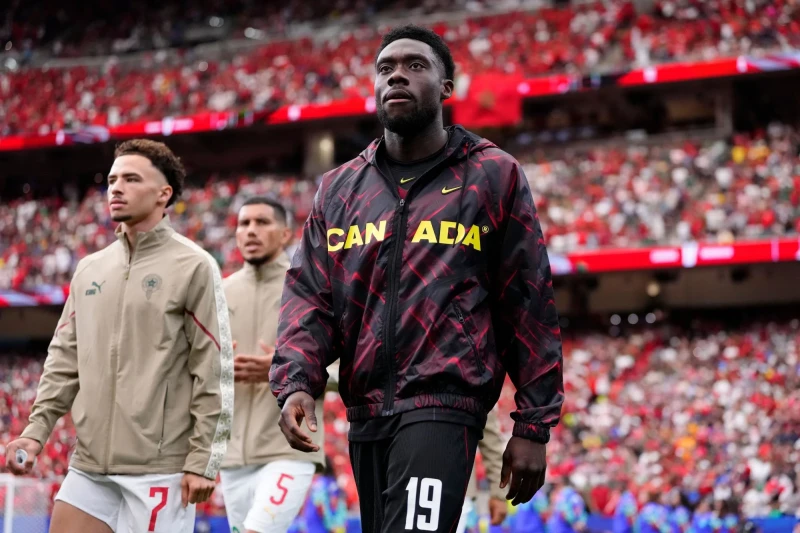 加拿大頭號球星戴維斯（Alphonso Davies）整場比賽枯坐板凳。法新社