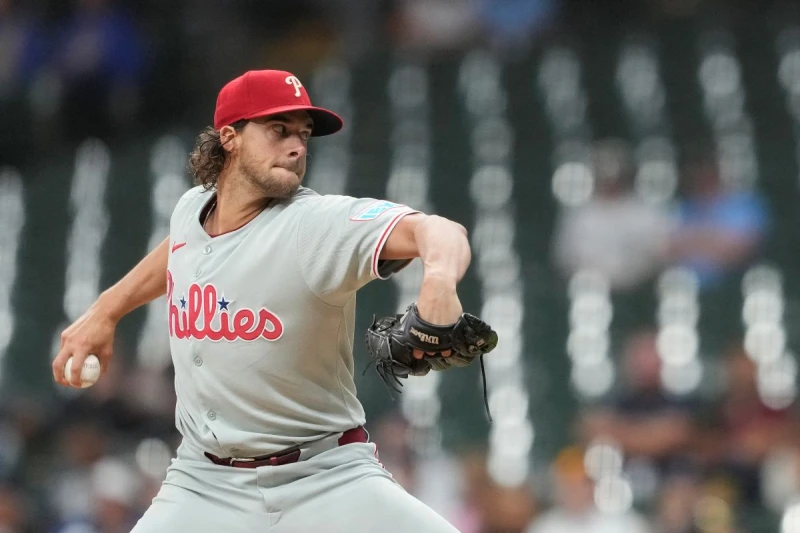 費城費城人推出Aaron Nola,7月他有明顯回穩,近兩場ERA壓到3.7。法新社