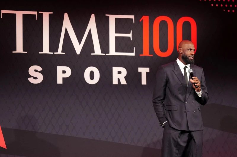 詹姆斯(LeBron James)獲選為《時代》雜誌(Time)「百大體育界最具影響力人物」(TIME100 Most Influential People in Sports)的封面人物。法新社