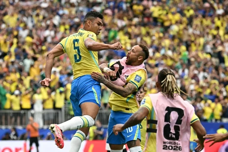 巴西國家隊球星卡塞米羅(Casemiro,上)宣布加盟國際邁阿密。去新社