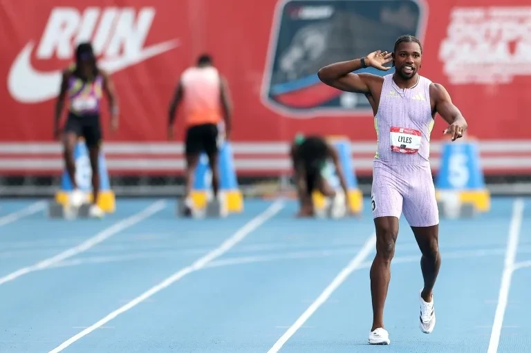 奧運金牌得主萊爾斯(Noah Lyles)在男子100公尺決賽中,跑出9秒79的佳績奪冠。法新社