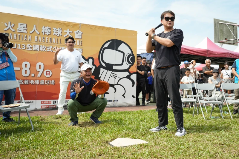 彭政閔為大會開球。台灣火星人運動發展協會提供