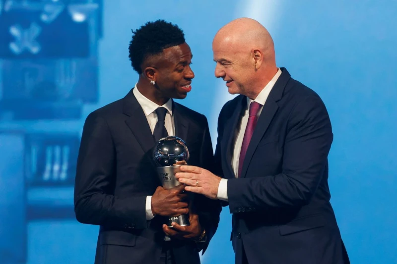 國際足總(FIFA)主席英凡蒂諾(Gianni Infantino,右)被爆出過往的腥聞。法新社