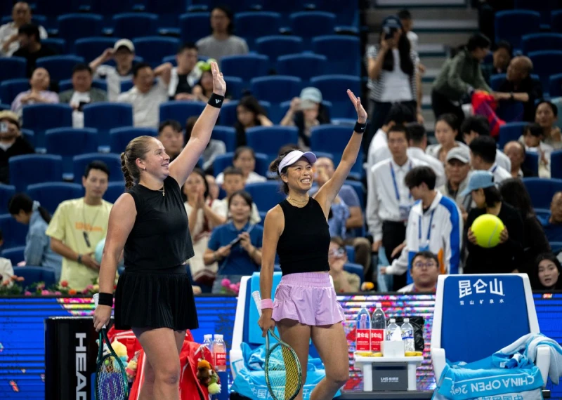 謝淑薇與老搭檔奧斯塔朋科(Jelena Ostapenko）號號日加拿大4強。資料照片