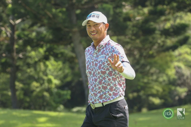 王偉軒第三回合打出3鷹4鳥吞1雙柏忌64桿,以三回合總桿200桿-16暫居領先。Tpga/林聖凱攝