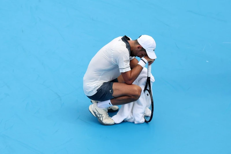 塞爾維亞前球王喬科維奇(Novak Djokovic)在炎熱潮濕的氣候下體力不支。法新社