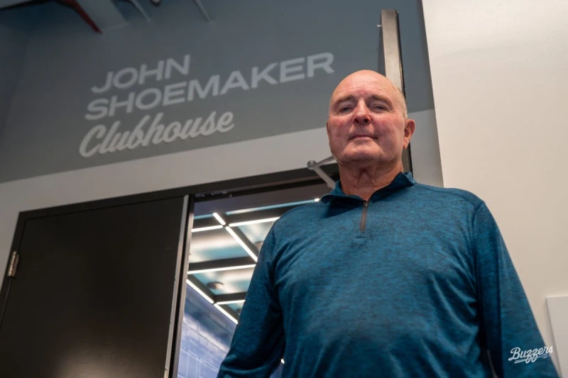 資深教頭舒梅克(John Shoemaker)於洛杉磯道奇農場深耕數十年,球團決定在他70歲大壽這天將1A球隊主場休息室冠上他的全名。摘自推特