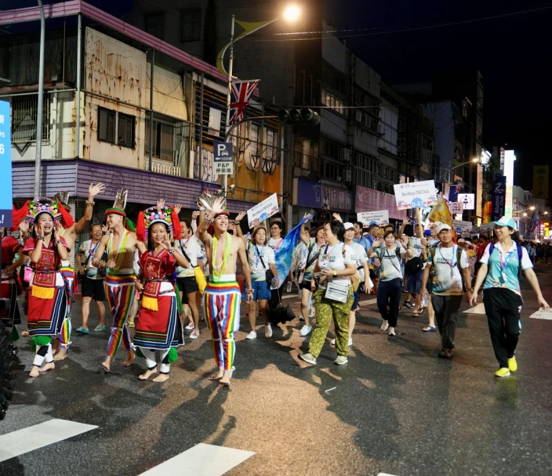 踩街活動上少不了台灣的原住民文化。大會提供