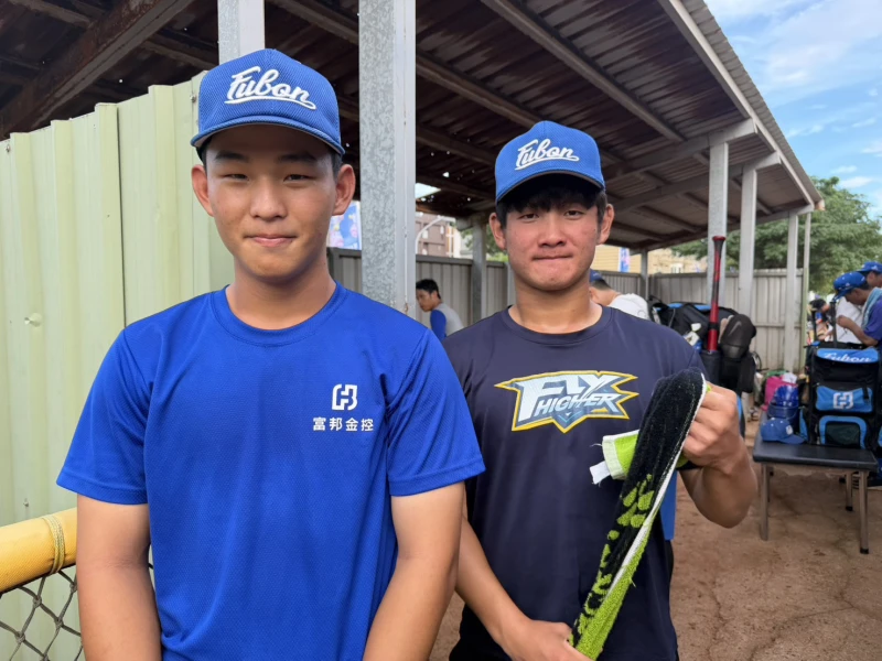 洪偉哲(右)和林釗旭包辦2場先發勝。大會提供