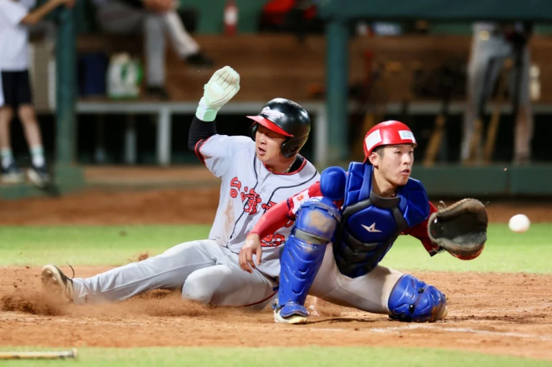 台電李冠賢左五局本壘得分。全越運動提供