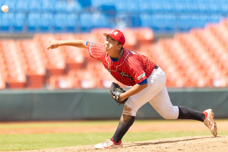 施荏翔單場3安、完投勝。大會提供