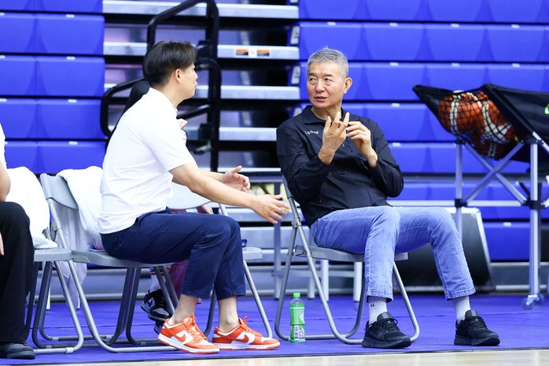 老教頭李潤煥來頭大,兒子就是正在挑戰NBA的李賢重。官方提供