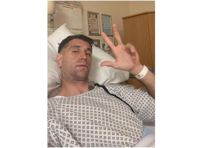 切爾西的阿根廷籍門將馬丁尼茲(Emi Martinez)完成顎骨骨折手術。摘自馬丁尼推特