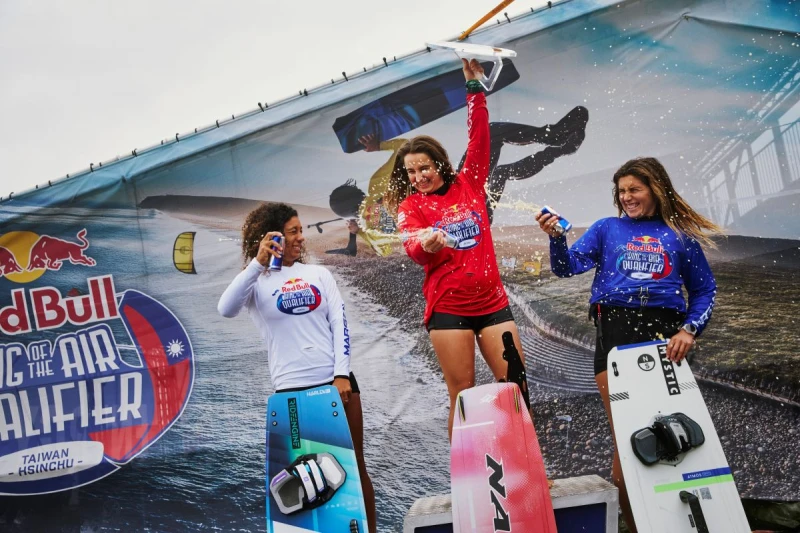 德國選手 Alessa Sophia Mensch 憑藉穩定的高空旋轉跳躍，力退對手摘下 Red Bull King Of The Air 台灣資格賽女子組后冠。Red Bull提供