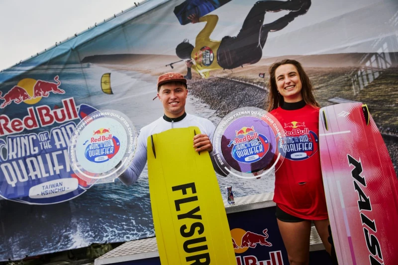 Red Bull King Of The Air 台灣資格賽決戰新竹南寮Hugo Wigglesworth 與 Alessa Sophia Mensch 分別奪下男女組冠軍取得南非開普敦世界總決賽參賽資格。Red Bull提供