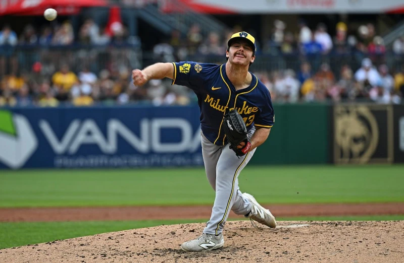 釀酒人推出Logan Henderson，本季雖然只先發2場還沒拿勝敗，但ERA只有3.00，法新社
