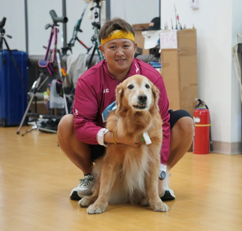 黃逸柔的愛犬托比是凱撒的幸運星。射箭協會提