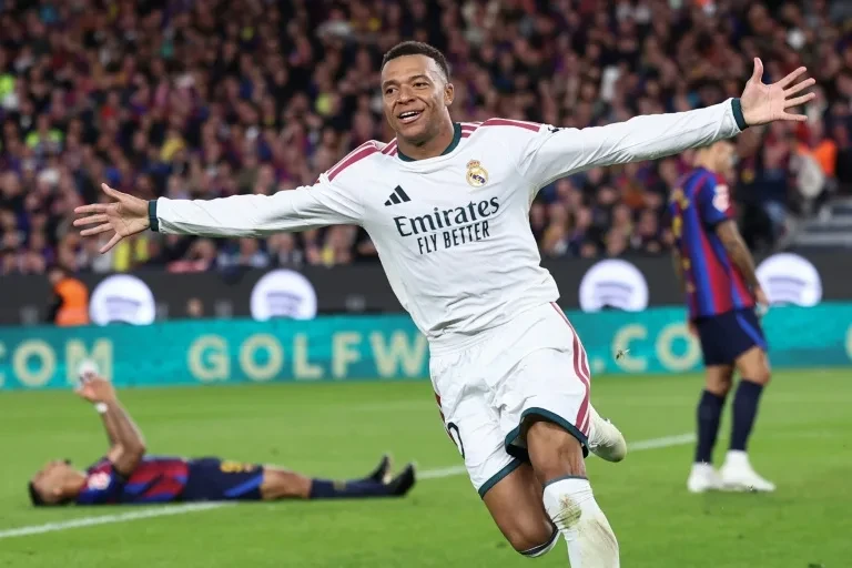 \法國超級球星姆巴佩(Kylian Mbappe)在國家德比中梅開二度。法新社