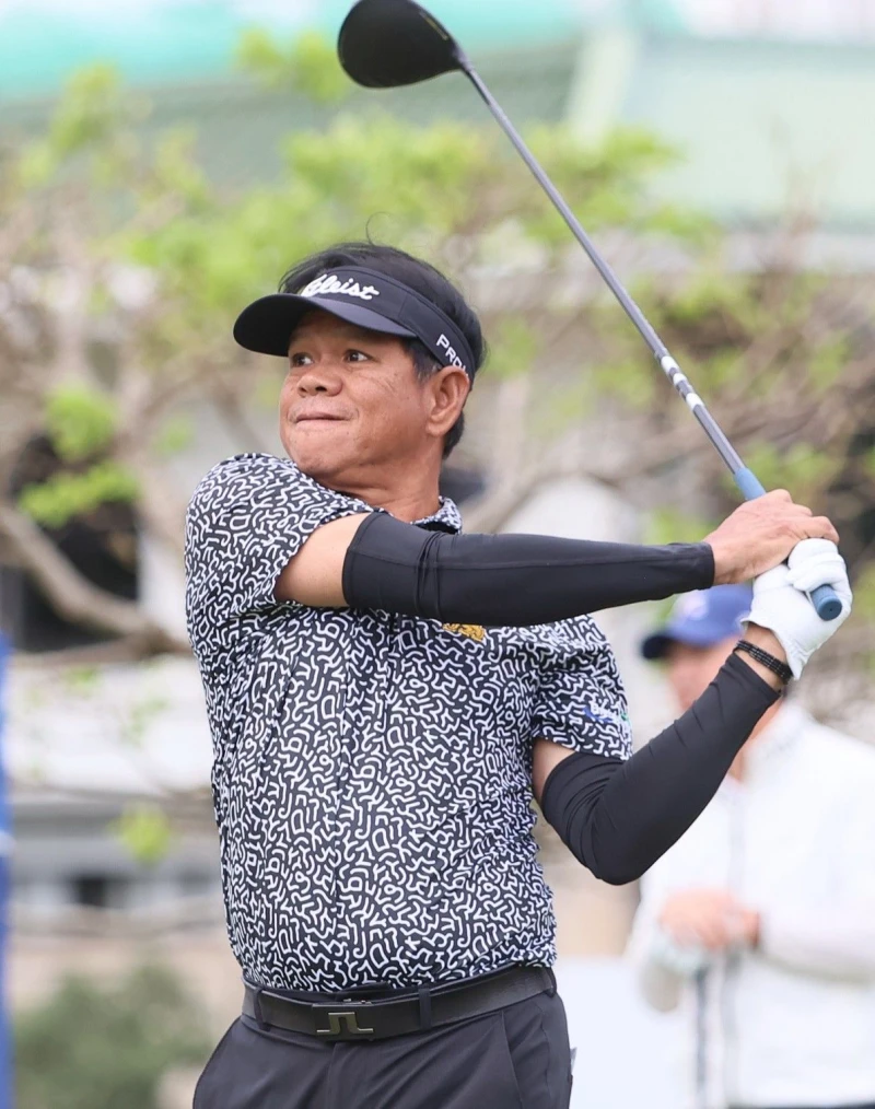 今年要挑戰富邦長春公開賽三連霸的泰國名將托馬倫打完第一輪後暫時落後兩桿。大會提供