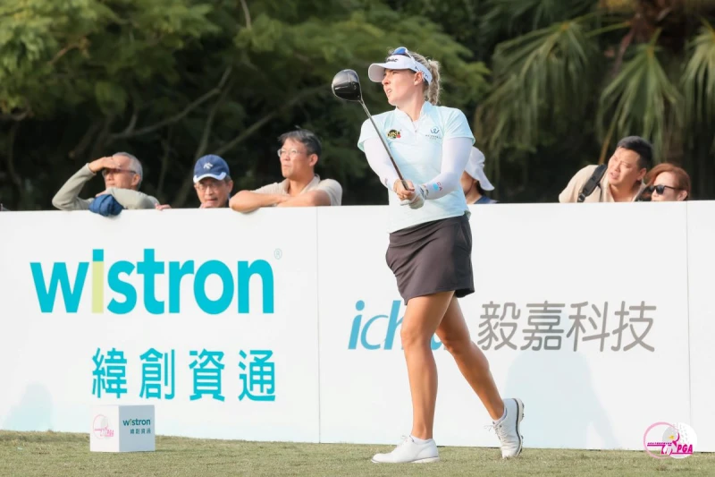 南非選手卡桑德拉Casandra Alexander第一回合打出低於標準桿8桿的64桿佳績單獨領先群雌。Tlpga/葉勇宏攝