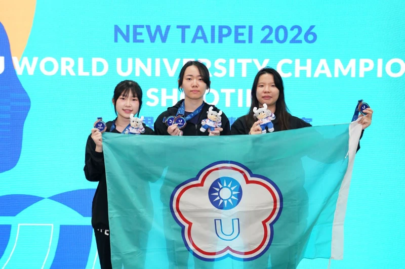 女子25公尺手槍中華隊鄭晏晴、陳俞如及林柔羽獲團體銅牌。大專體總提供